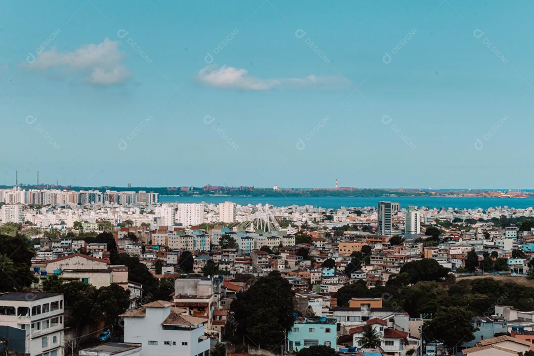 Vista aerea de uma cidade casas predios edifícios