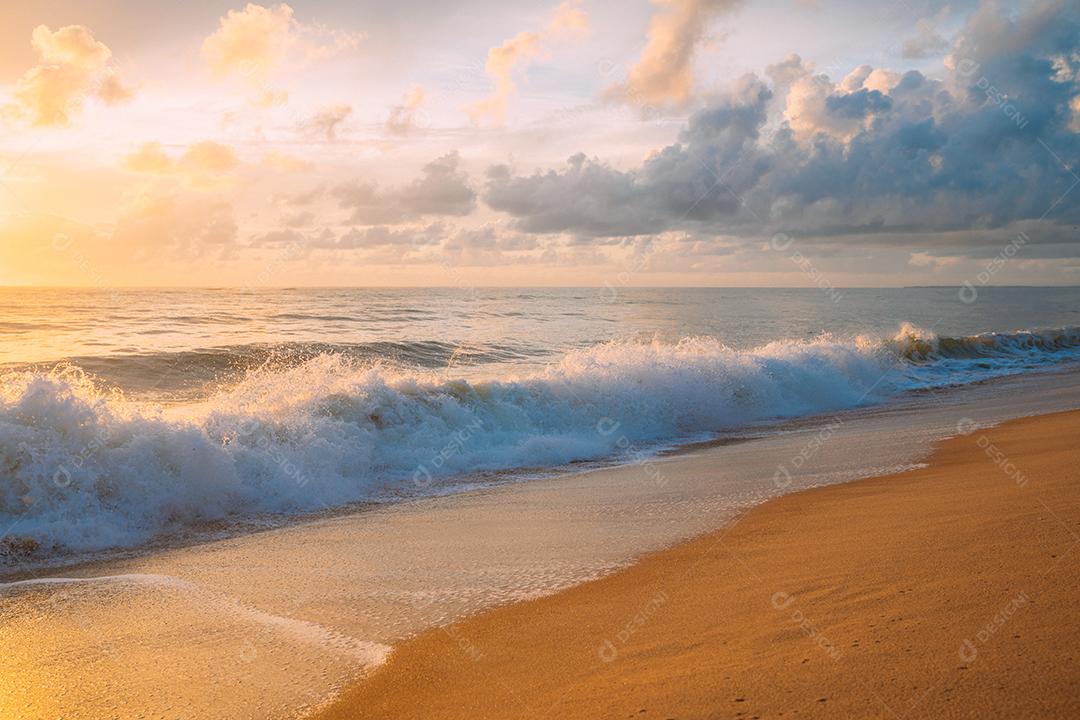 Calmante verão natural fundo azul marinho. Mar e céu