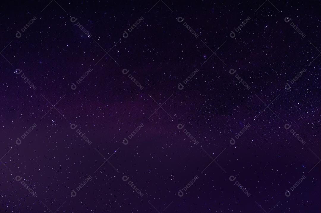 Céu nublado pela noite paisagem natural triste e poética