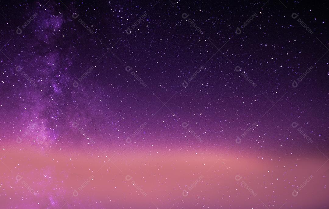 Céu nublado pela noite paisagem natural triste e poética