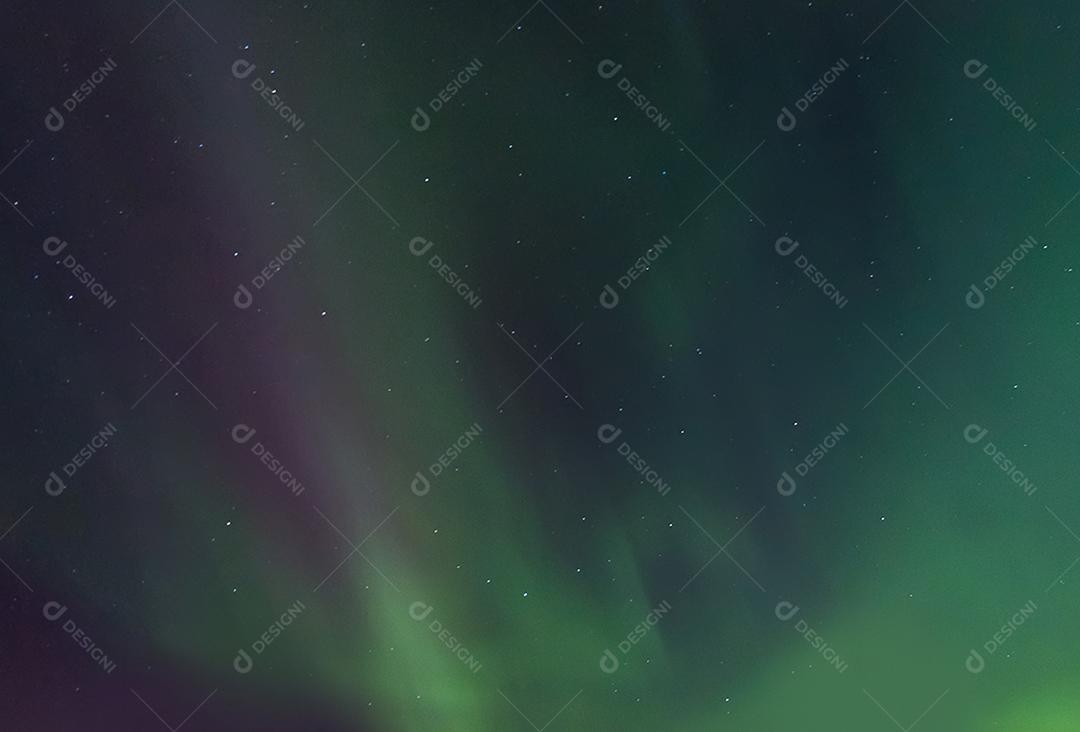 Céu nublado pela noite paisagem natural e poética