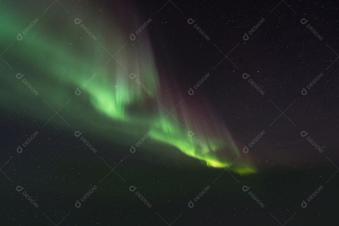 Céu nublado pela noite paisagem natural triste e poética