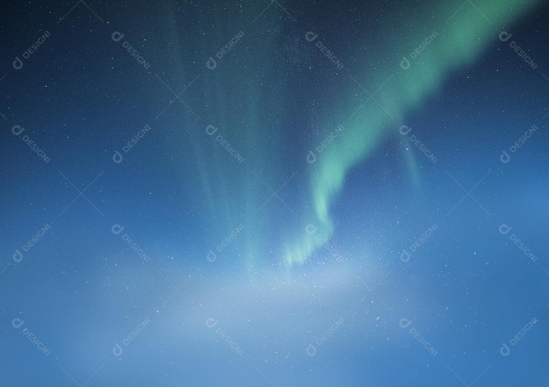 Céu nublado pela noite paisagem natural triste e poética