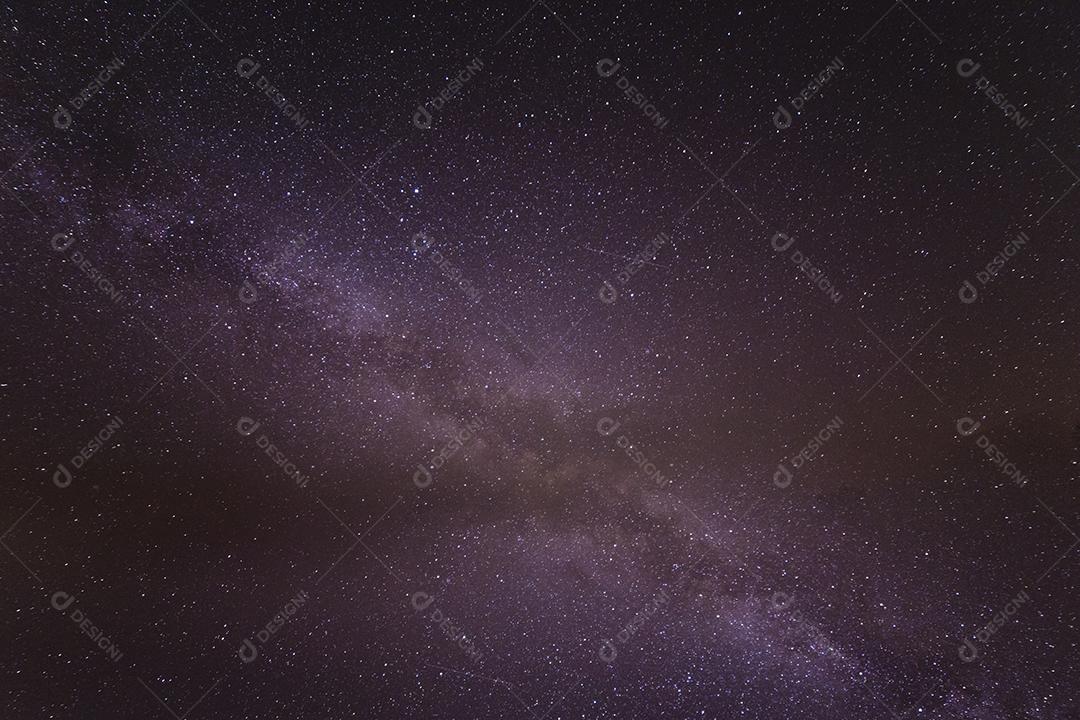 Céu nublado pela noite paisagem natural triste e poética