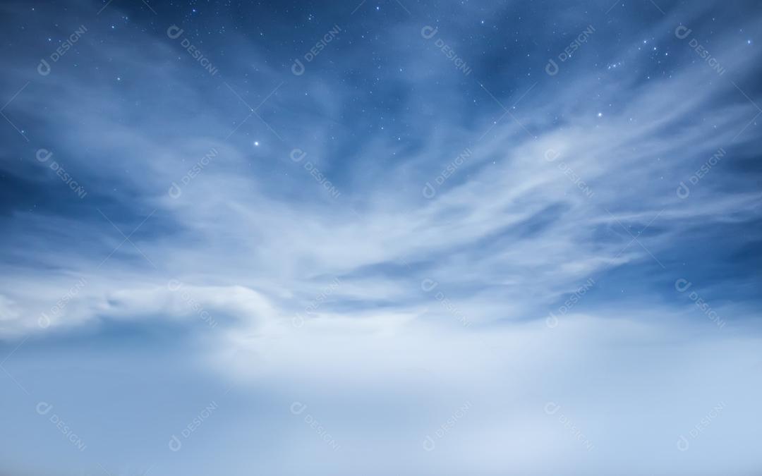 Ceu com nuvens brancas