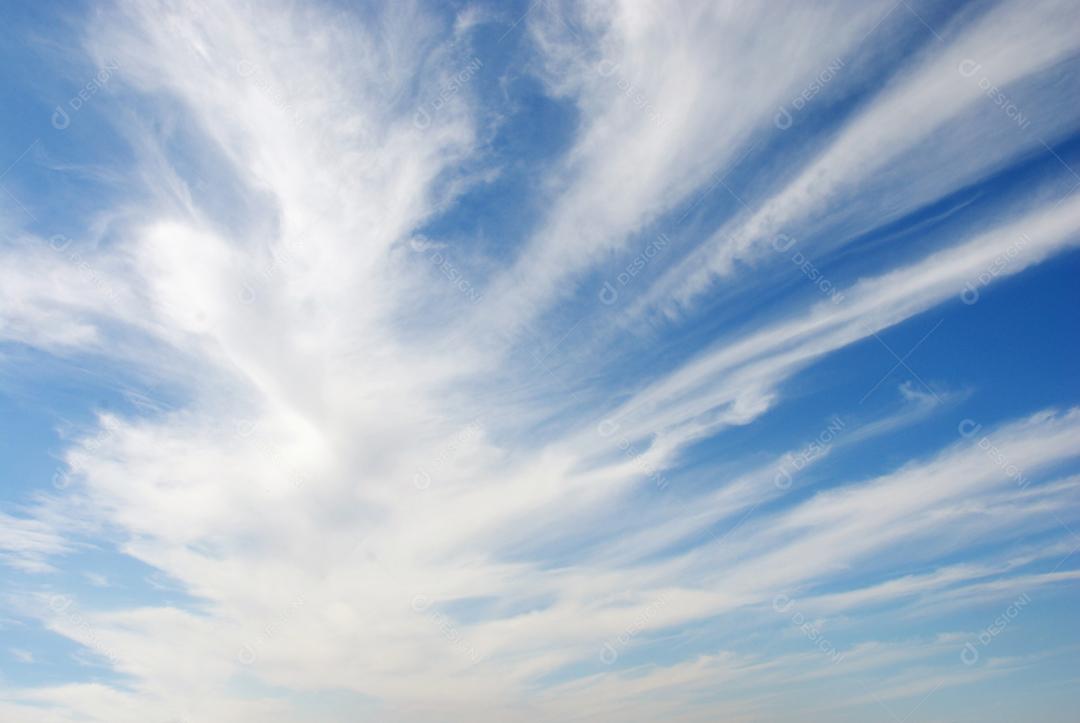 Ceu com nuvens brancas