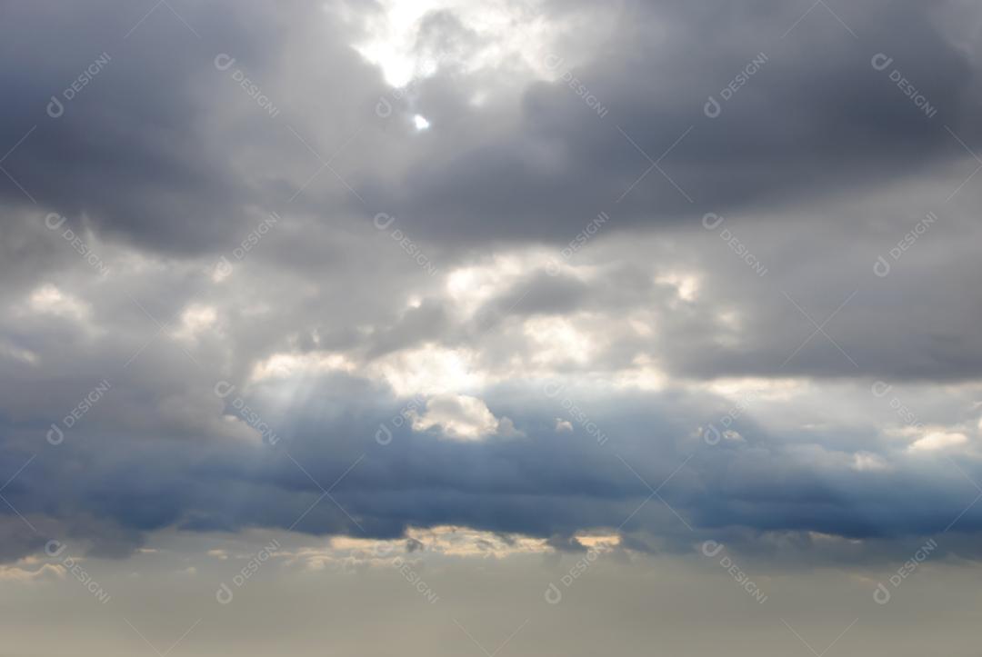 Ceu com nuvens de chuva