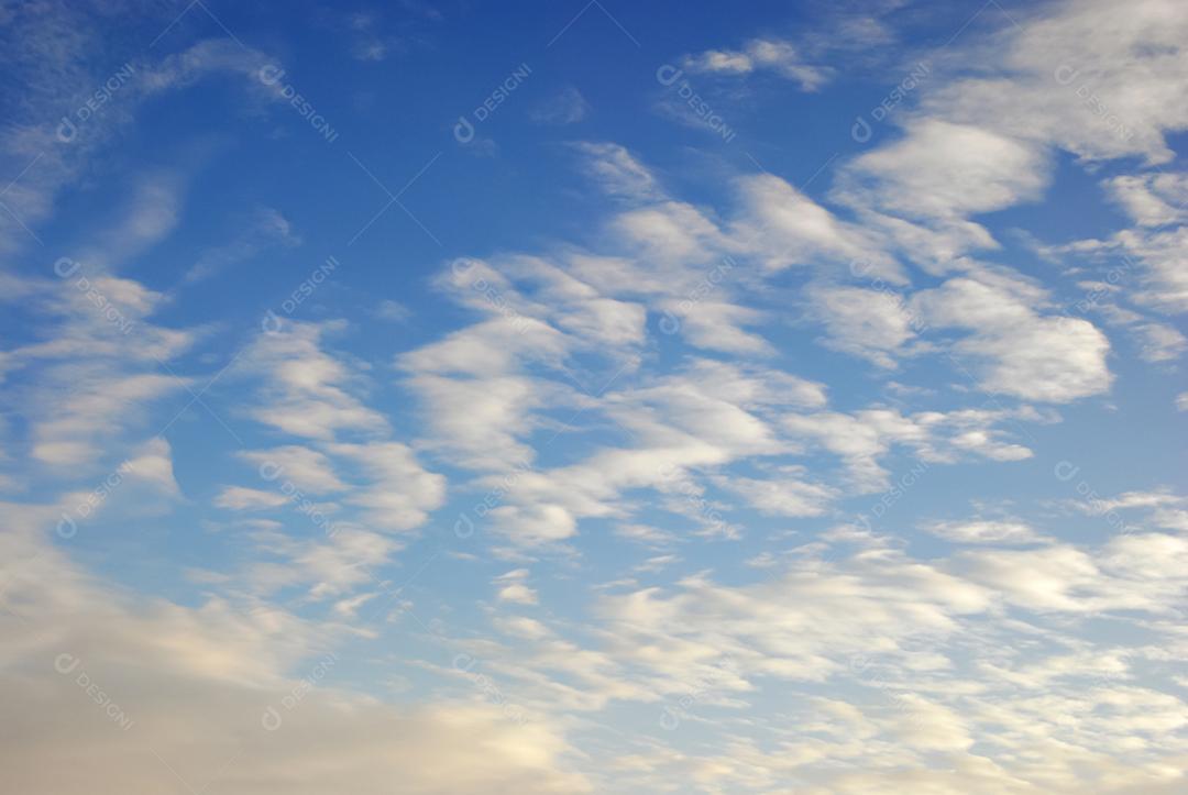 Ceu com nuvens brancas
