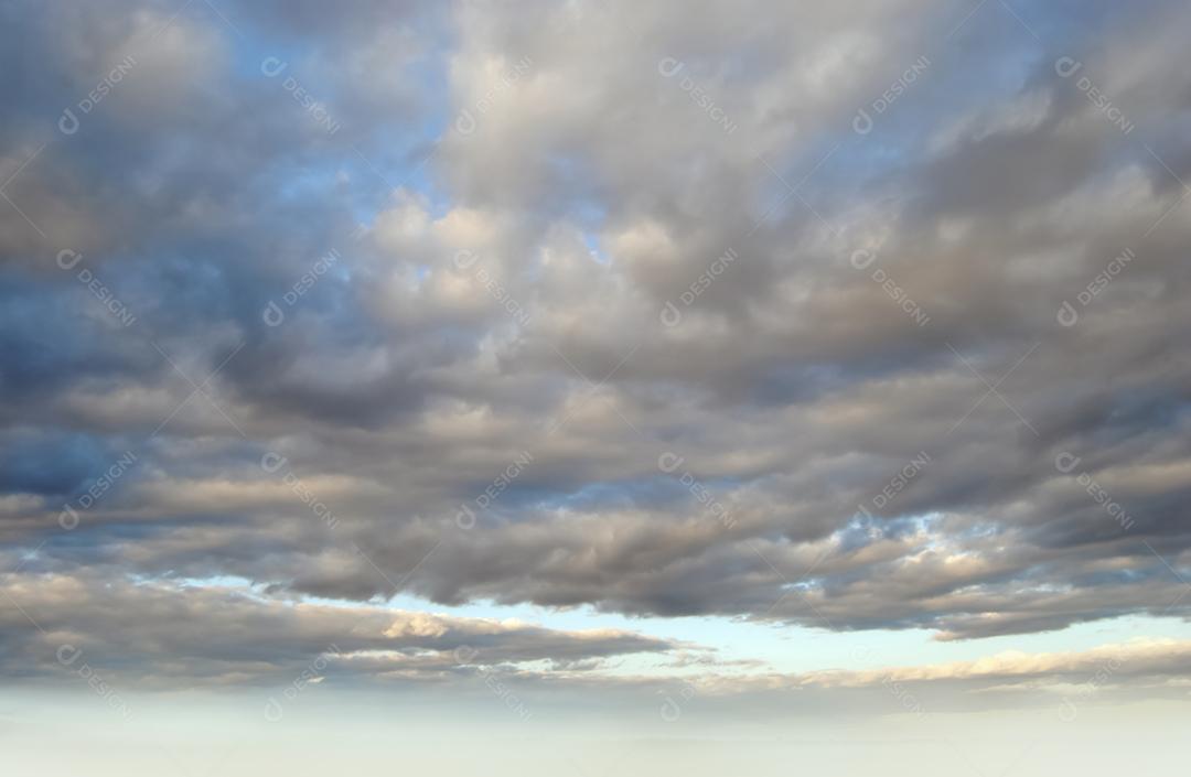 Ceu com nuvens de chuva