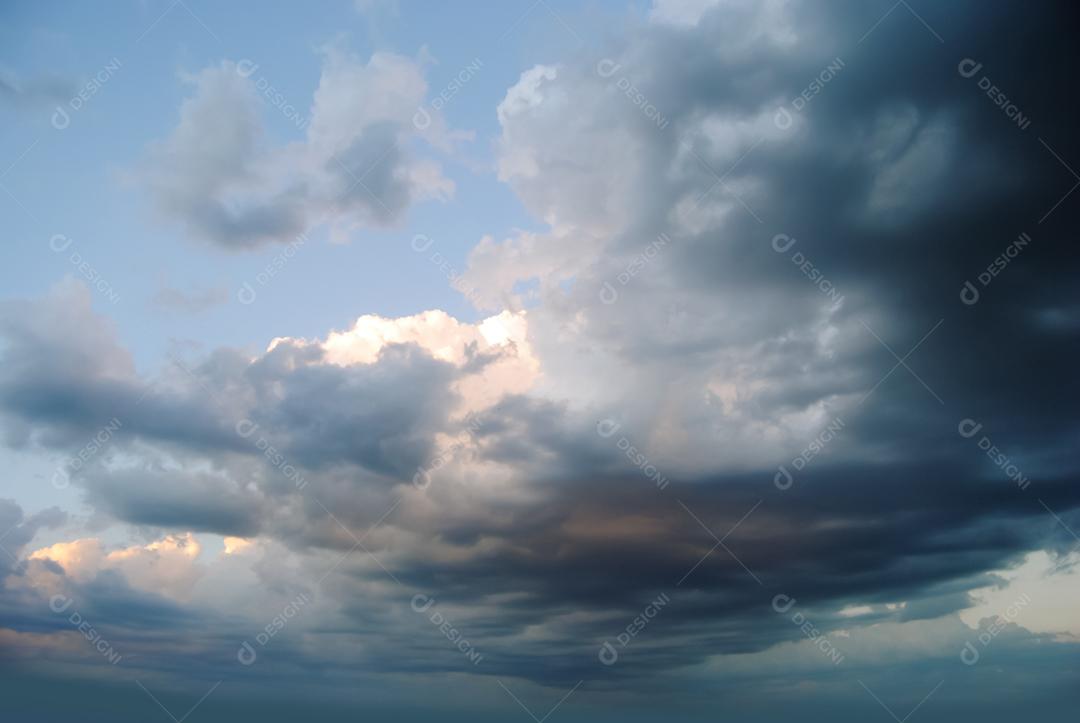 Ceu com nuvens de chuva