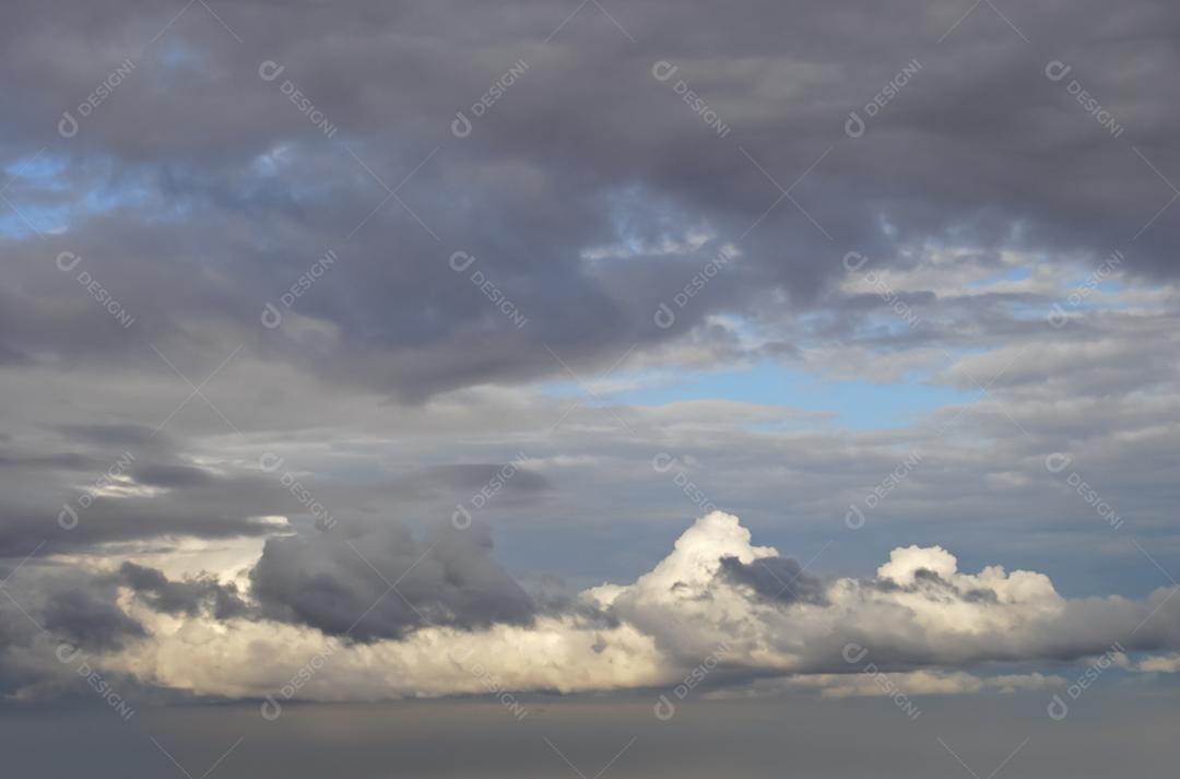 Ceu com nuvens brancas