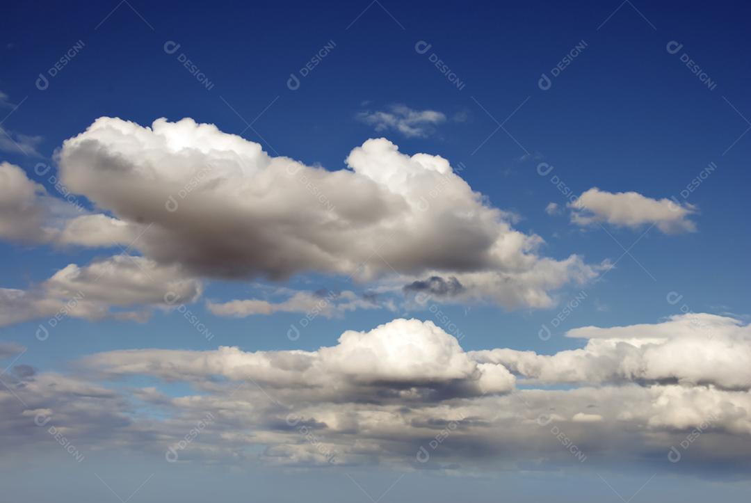 Ceu com nuvens brancas