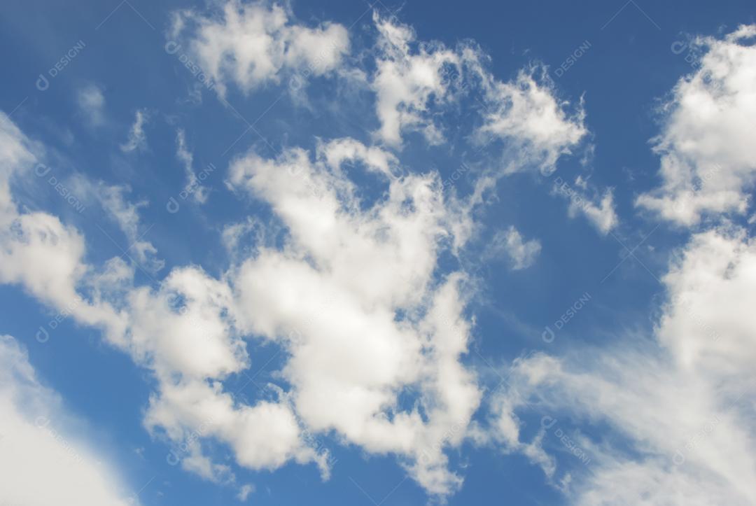 Ceu com nuvens brancas