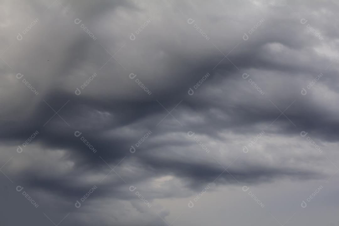 Ceu com nuvens de chuva