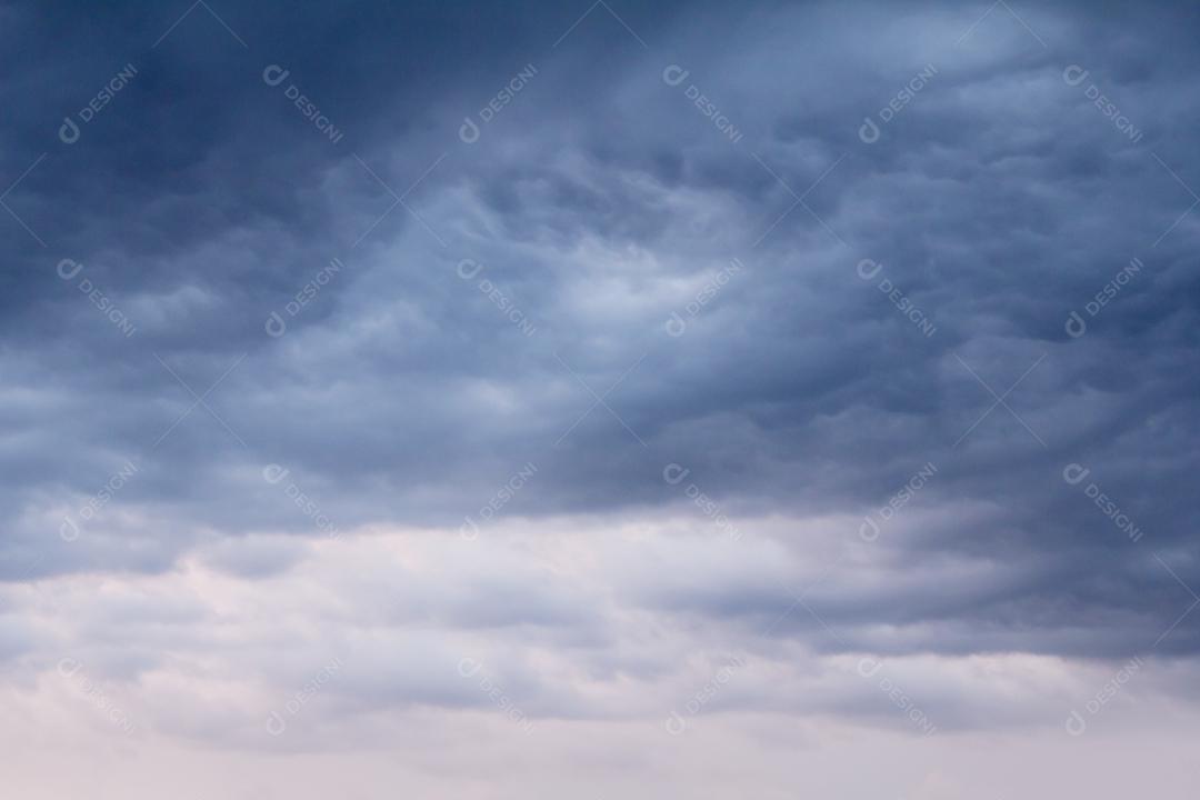 Ceu com nuvens de chuva