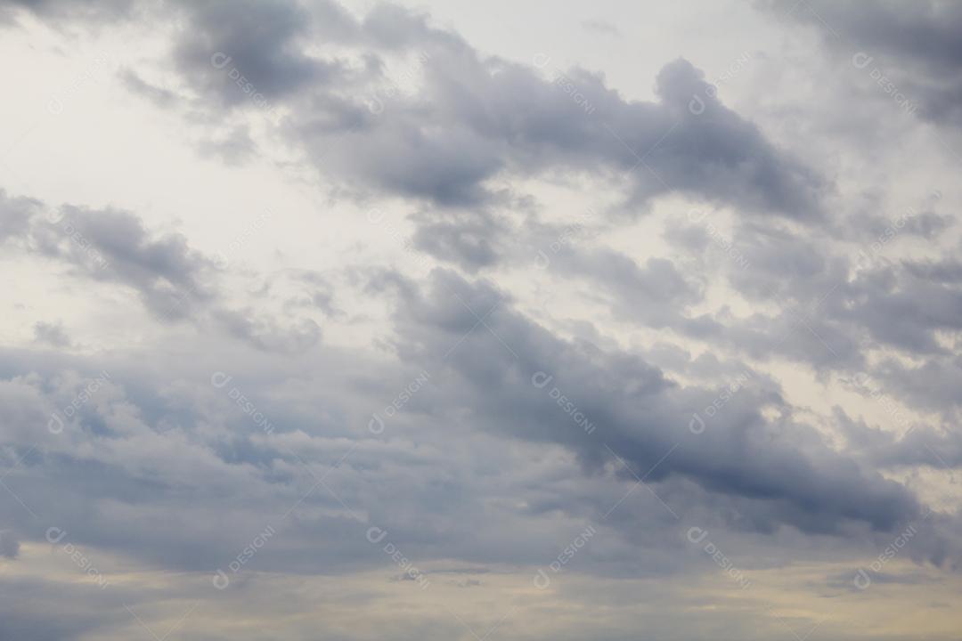 imagens do céu com nuvens em vista o horizonte