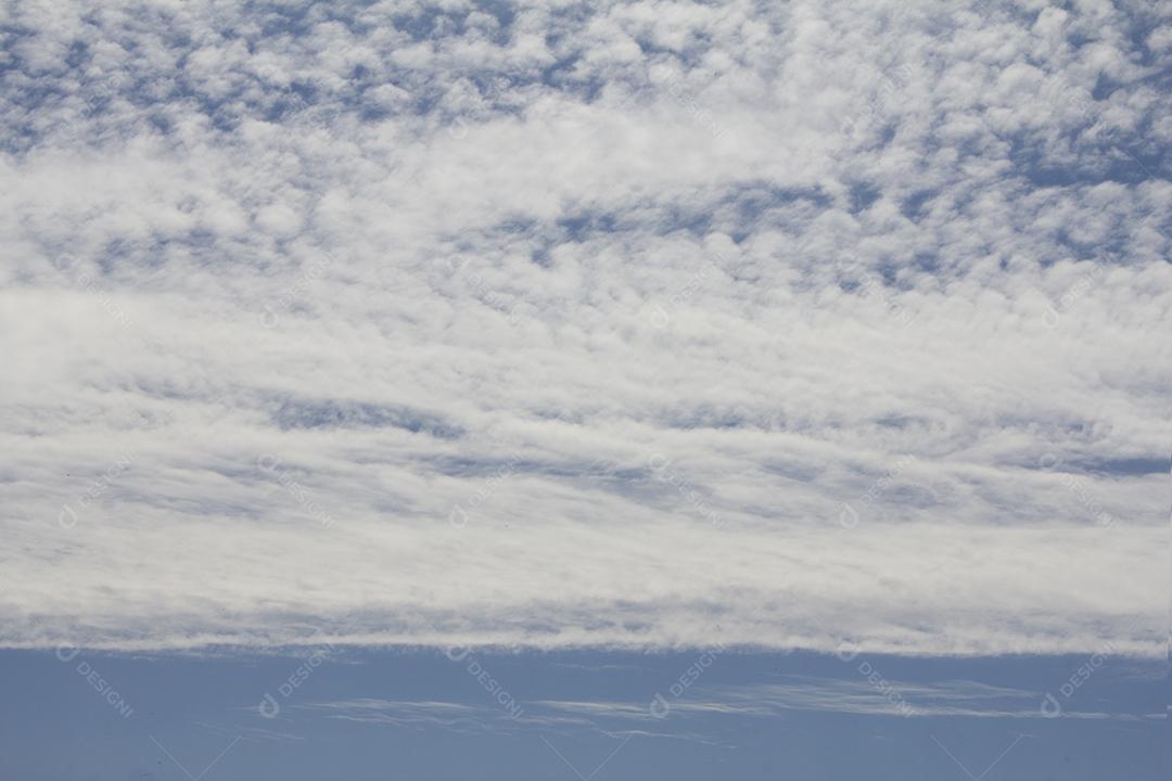 imagens do céu com nuvens em vista o horizonte