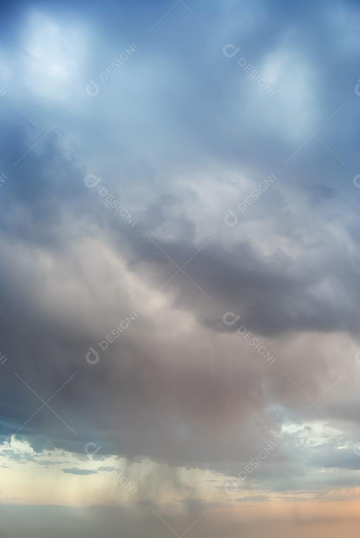 imagens do céu com nuvens em vista o horizonte