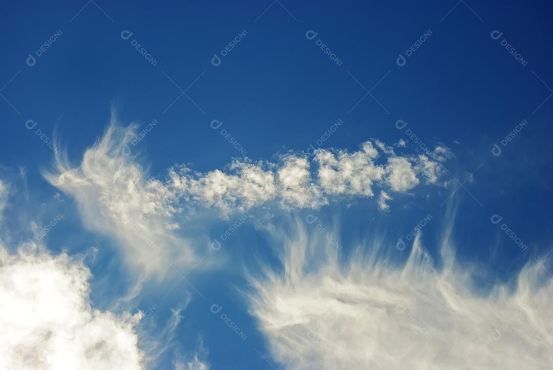 imagens do céu com nuvens  em vista o horizonte