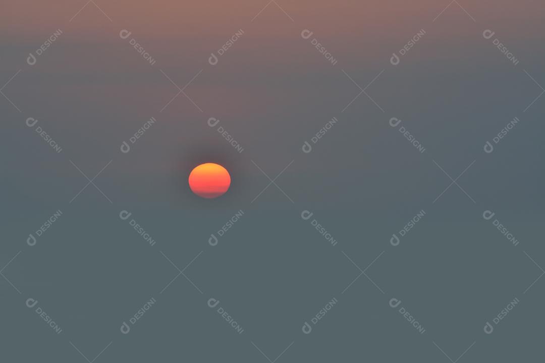 sol no ceu aberto sem nuvens