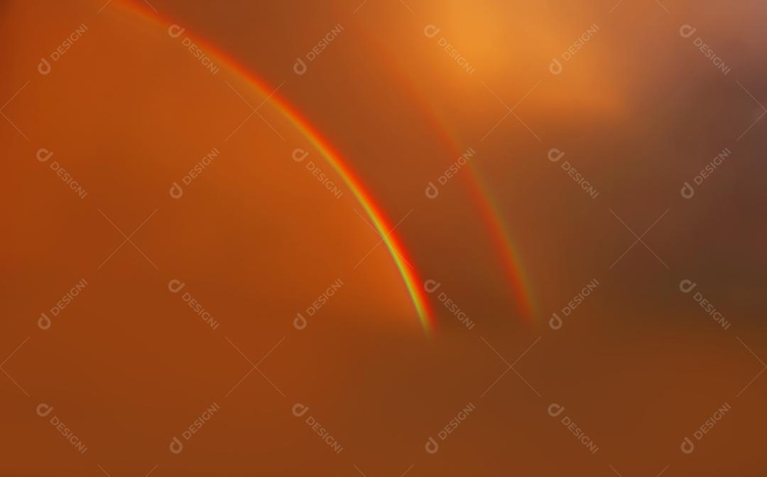 Ceu com arco-iris e por do sol