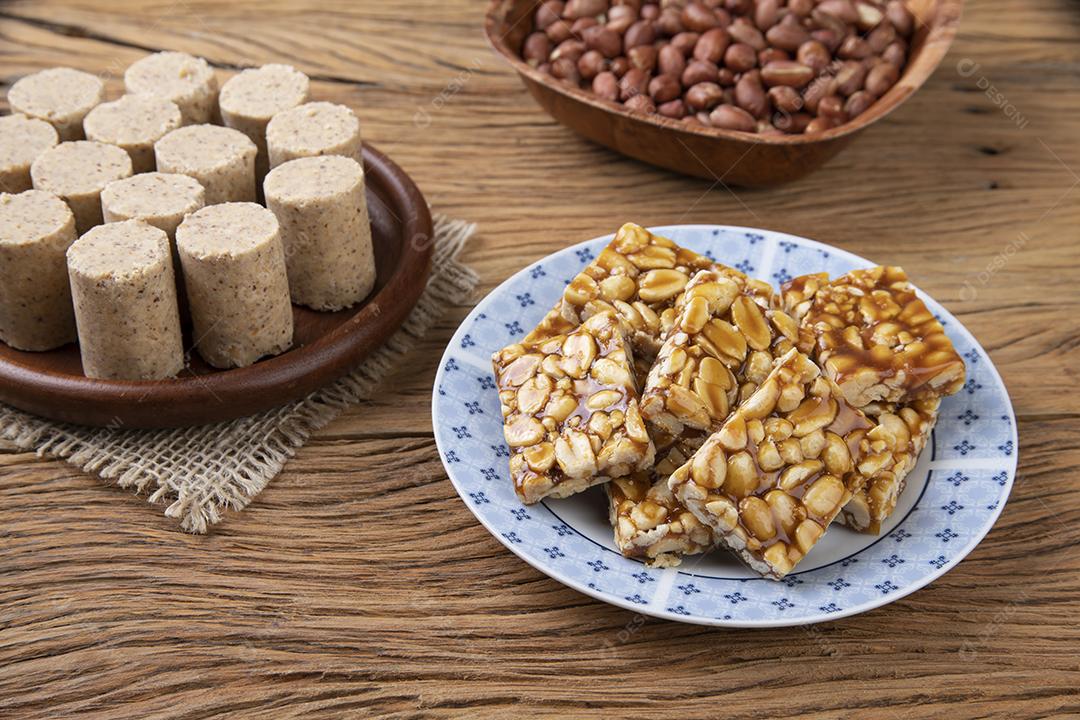 Doces de amendoim, comida típica do festival brasileiro de junho. Festa junina