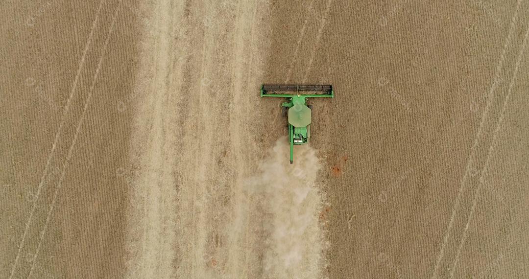 Colheita de soja em uma fazenda em Mato Grosso, Brasil.