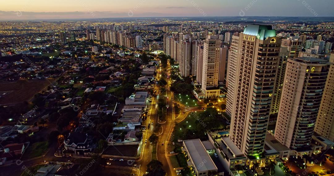 Avenida Professor João Fiúza, a avenida mais famosa de Ribeirão Preto, São Paulo / Brasil