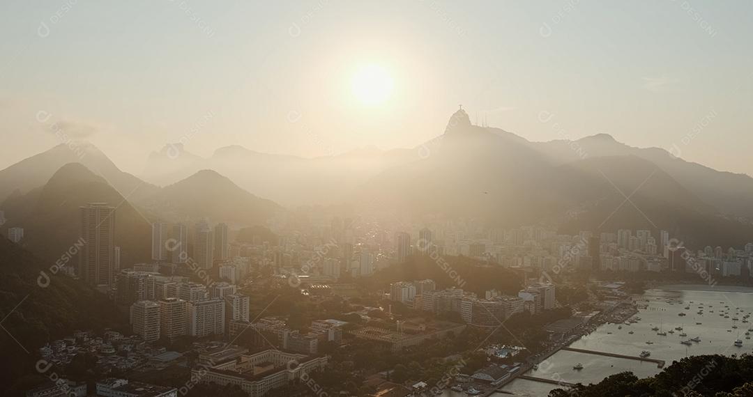 Vista aérea do Pão de Açúcar, Corcovado, e Guanabara baia, Rio de Janeiro