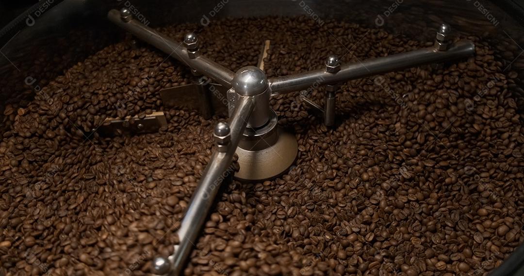 Grãos De Café Frescos. Grãos de café 100% arábica recém torrados