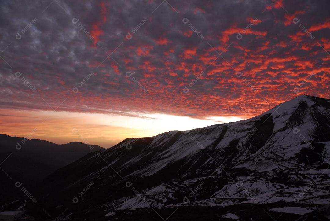 Paisagem montanhas penhasco neve