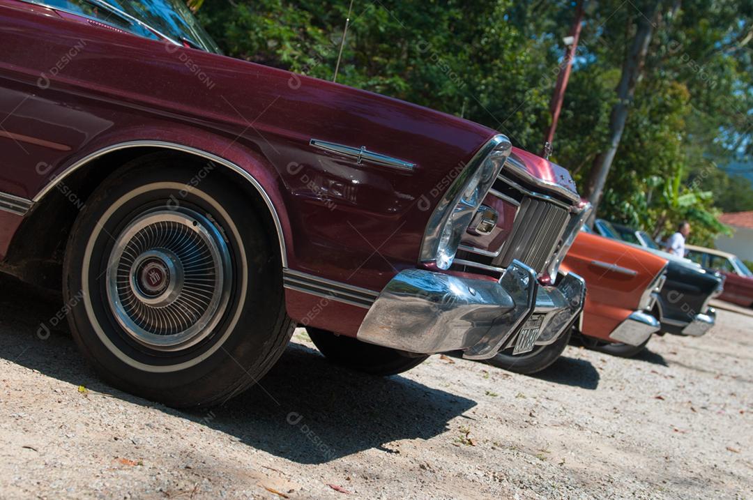 Carros no estacionamento ford galaxie