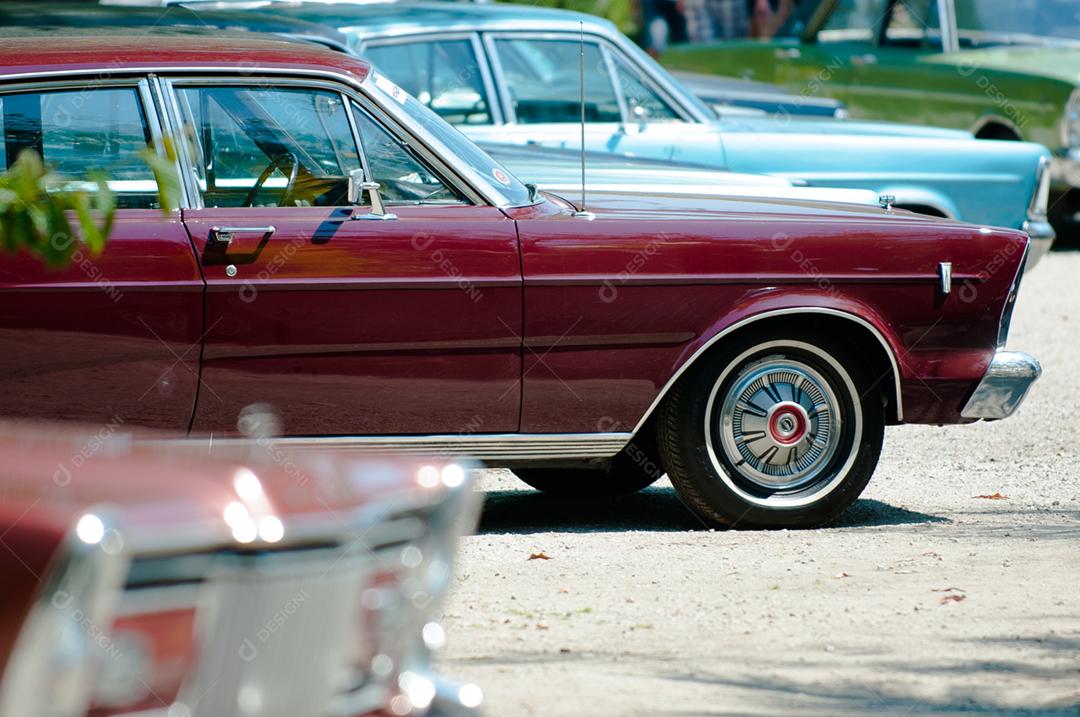 Carros no estacionamento ford galaxie