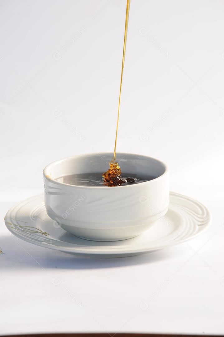 Xícaras caneca café bebida sobre fundo branco