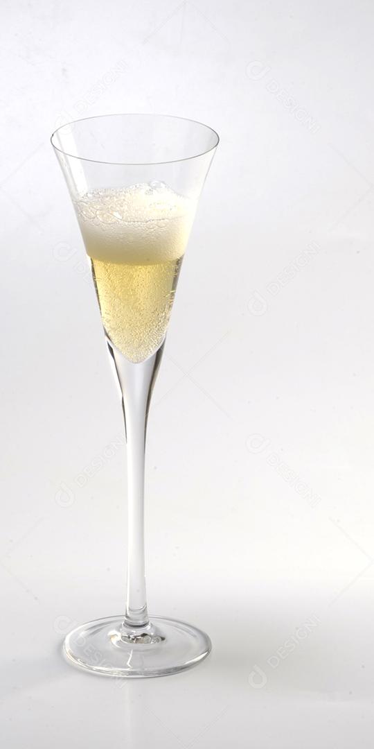 Taças de vidro bebida Champanhe sobre fundo branco isolado