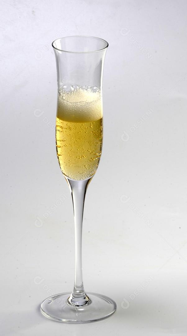 Taças de vidro bebida Champanhe sobre fundo branco isolado