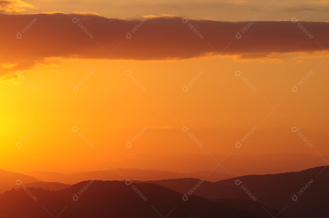 Paisagem por do sol de tardezinha. céu nuvens