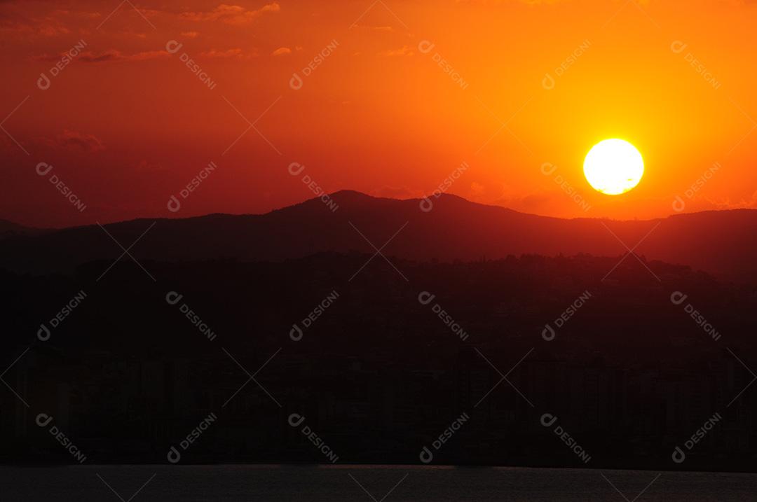 por do sol tardezinha céu escuro