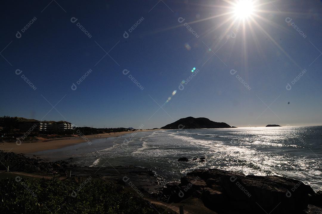 Paisagem praia pedreiras pedras areia mar