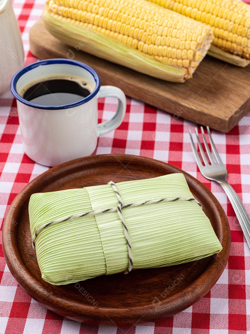 Pamonha, comida típica brasileira de milho. Comida do festival de junho