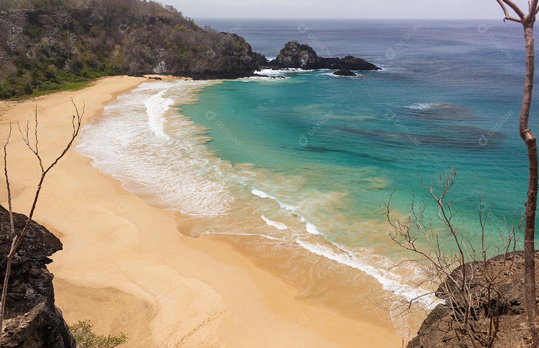 Praia de Sancho na ilha de Fernando de Noronha, Brasil.