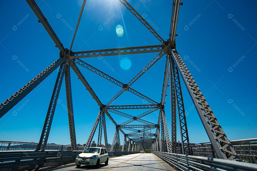 Ponte iluminada travesias ruas passarela