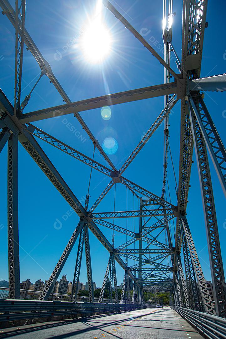 Ponte iluminada travesias ruas passarela