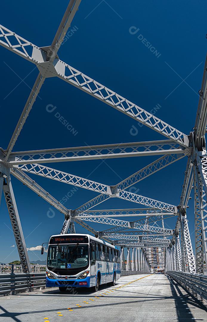 Ponte iluminada travesias ruas passarela