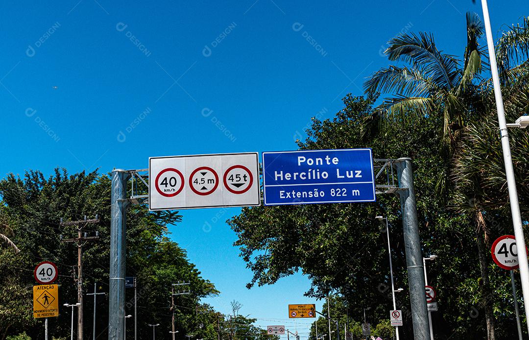 Fachada da placa entrada cidade