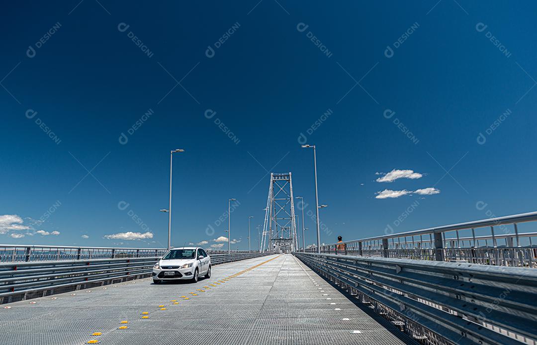 Ponte iluminada travesias ruas passarela