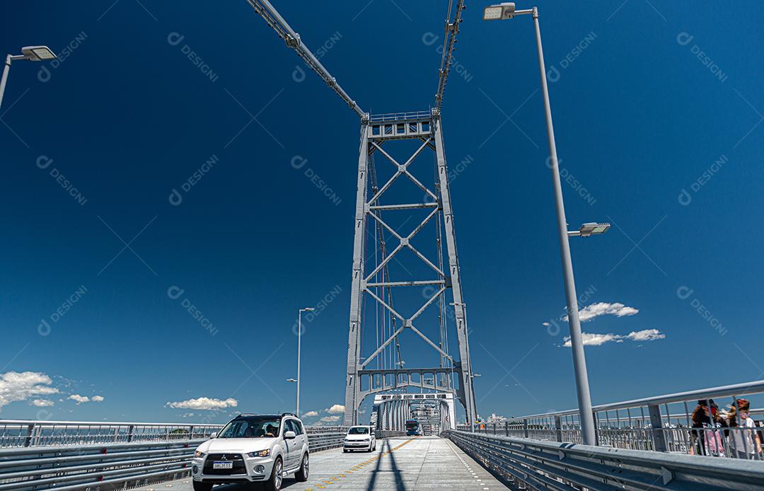 Ponte iluminada travesias ruas passarela