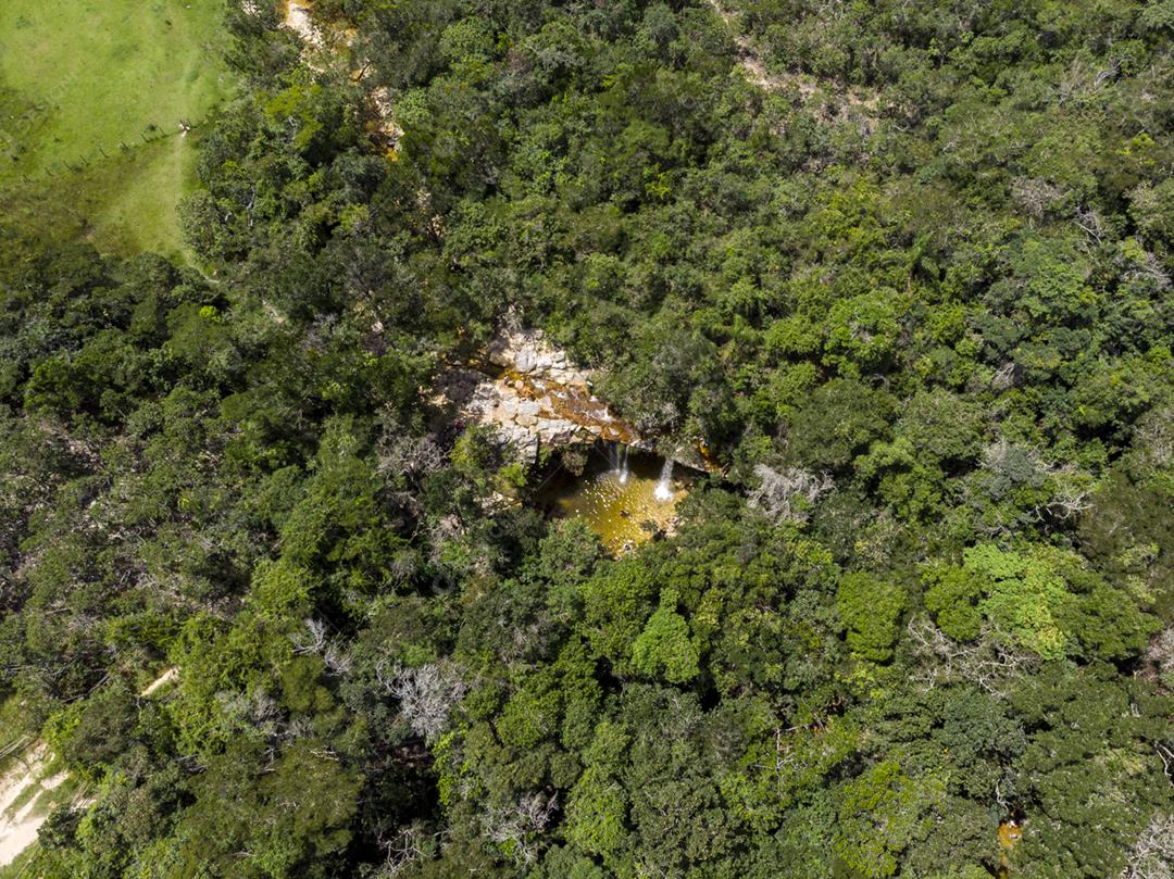Paisagem Cachoeira lago floresta