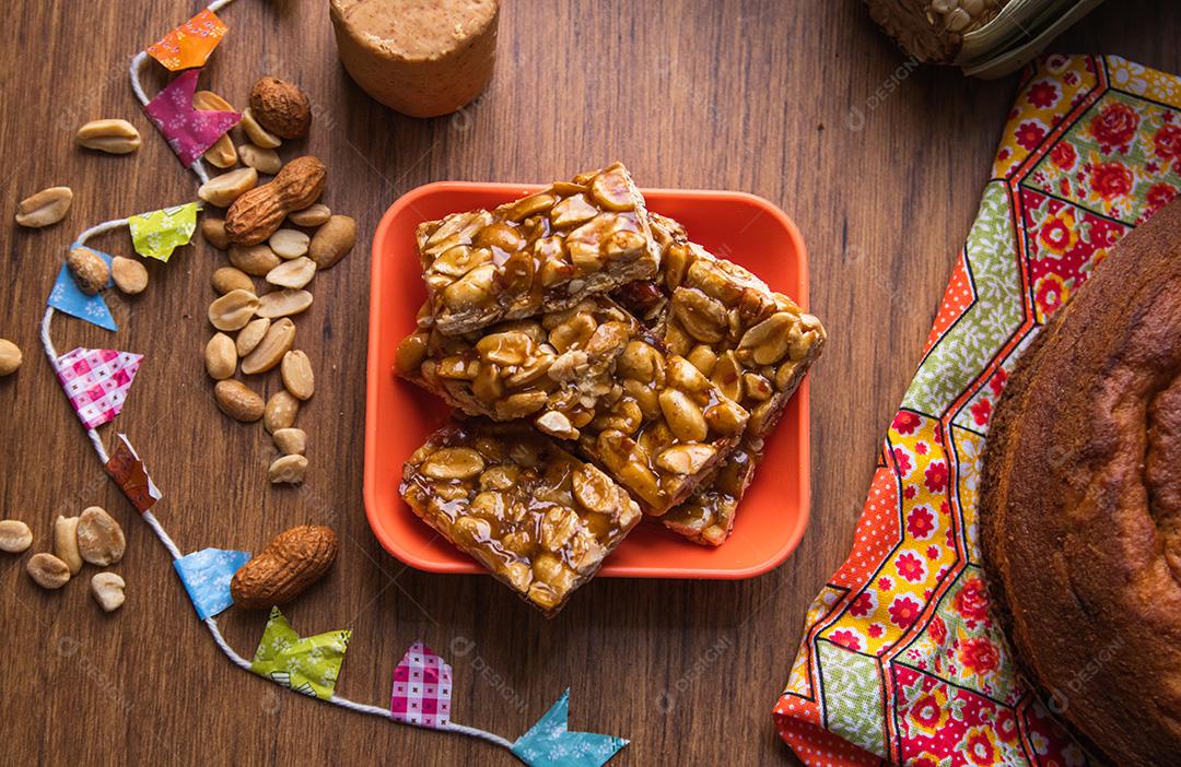 Pe de moleque, típico doce de amendoim brasileiro. Comida do festival de junho.
