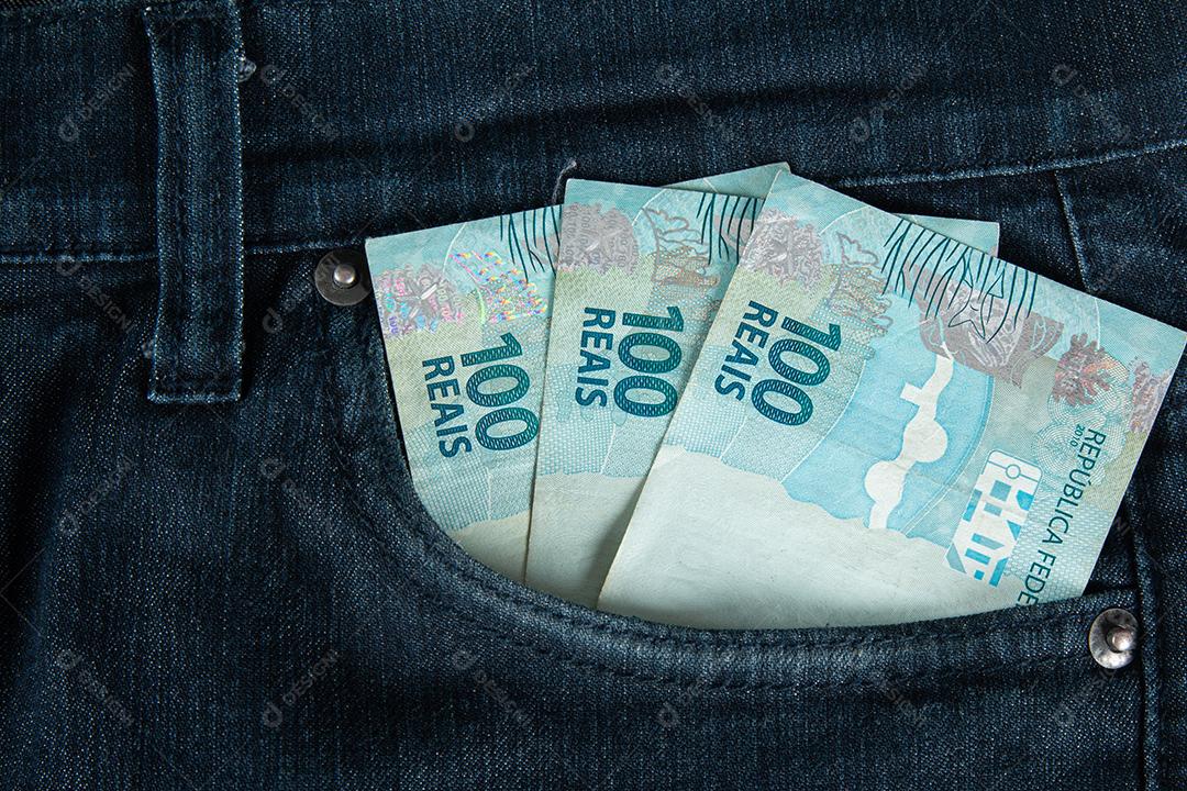 Conceito financeiro. Notas brasileiras de cem reais